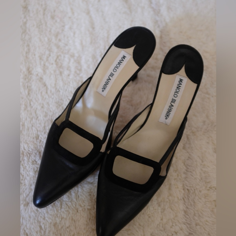 Authentic Vintage Manolo Blahnik kitten heels